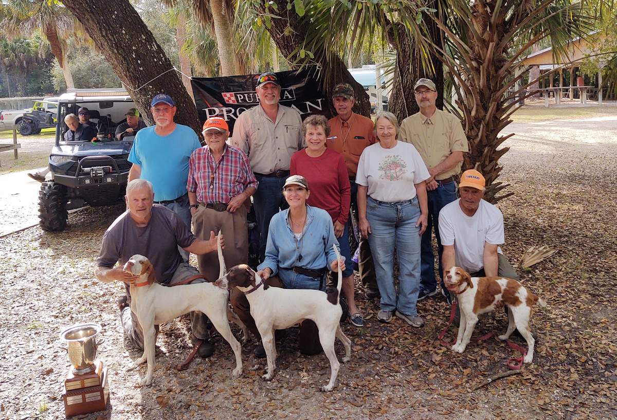 Shooting Dog Winners. Dave Vernasco w/ Double Down Trumpster, Walter Robertshaw Down; Petie Brown & Myakka Rebel,Mike Tiberii & Kahula. Behind: Roger Shellswell, Don Wood, John Hicks (judge), Dianne Vernasco, John Milton, Sharon Wood, Robert Franks